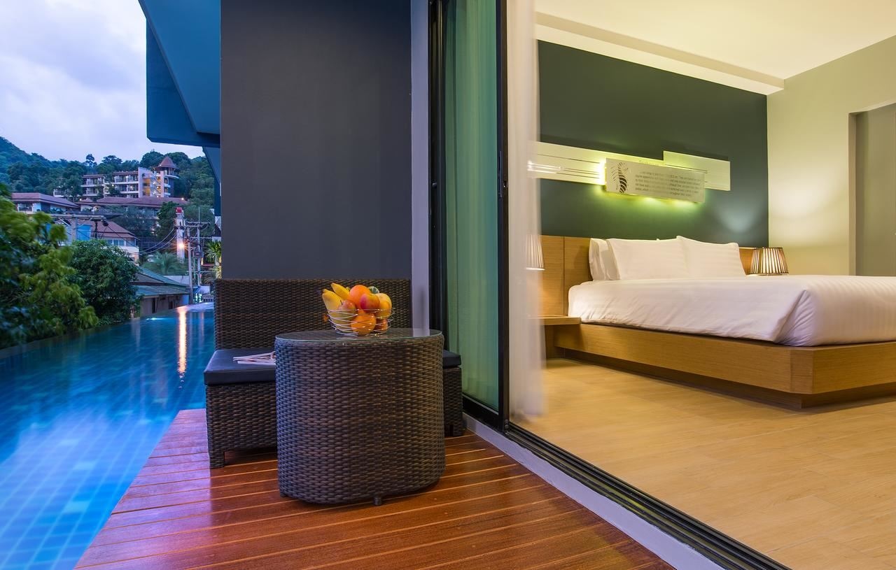 rooms-deluxe-pool-access