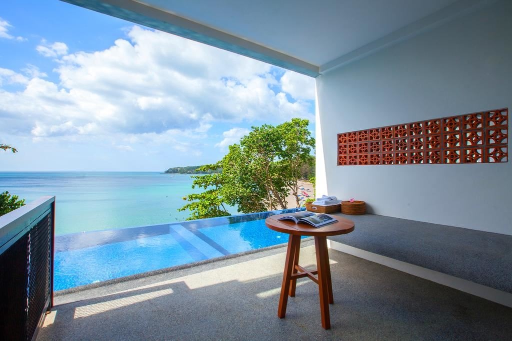 rooms-pool-access-oceanfront