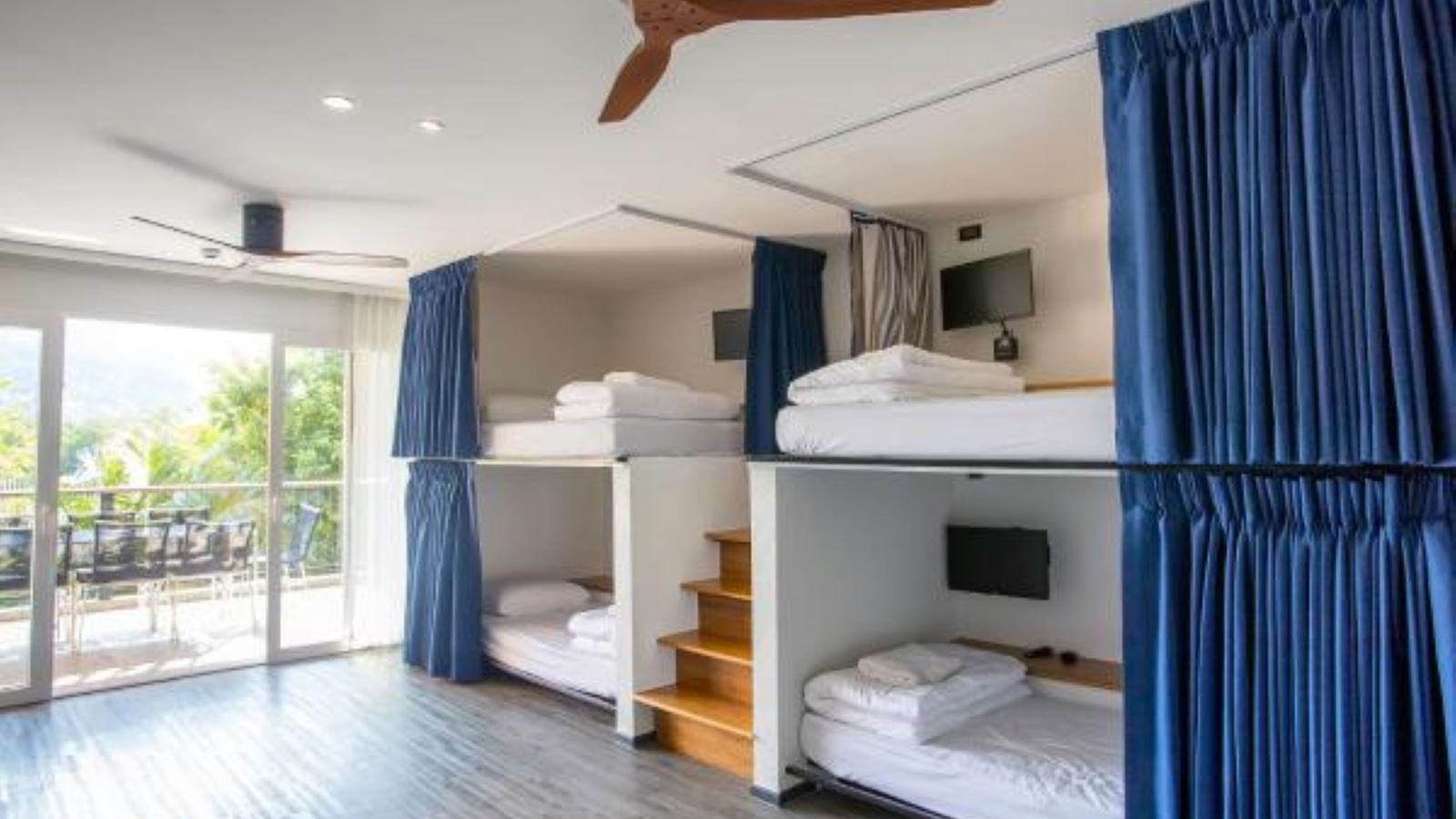 rooms-crew-cabin--4-bunk-beds