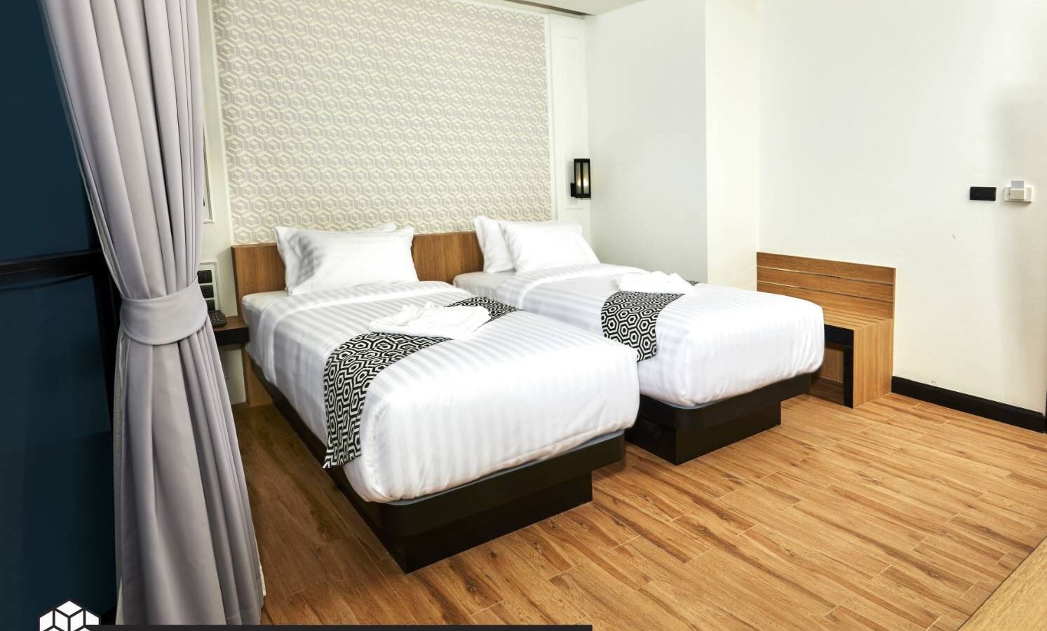 rooms-deluxe-twin-bed