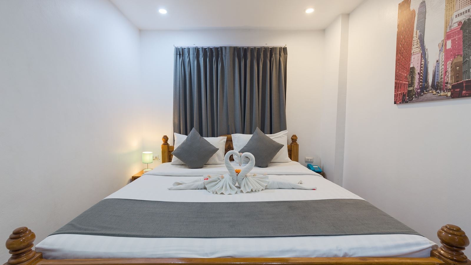 rooms-deluxe-room-no-window