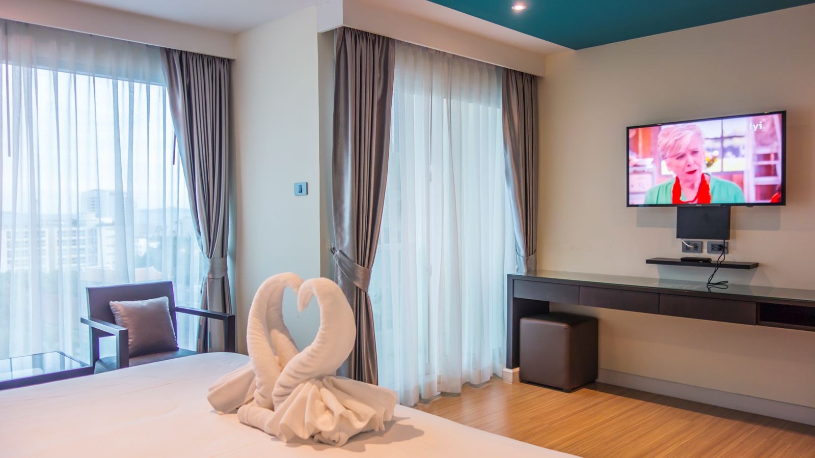 rooms-deluxe-city-view