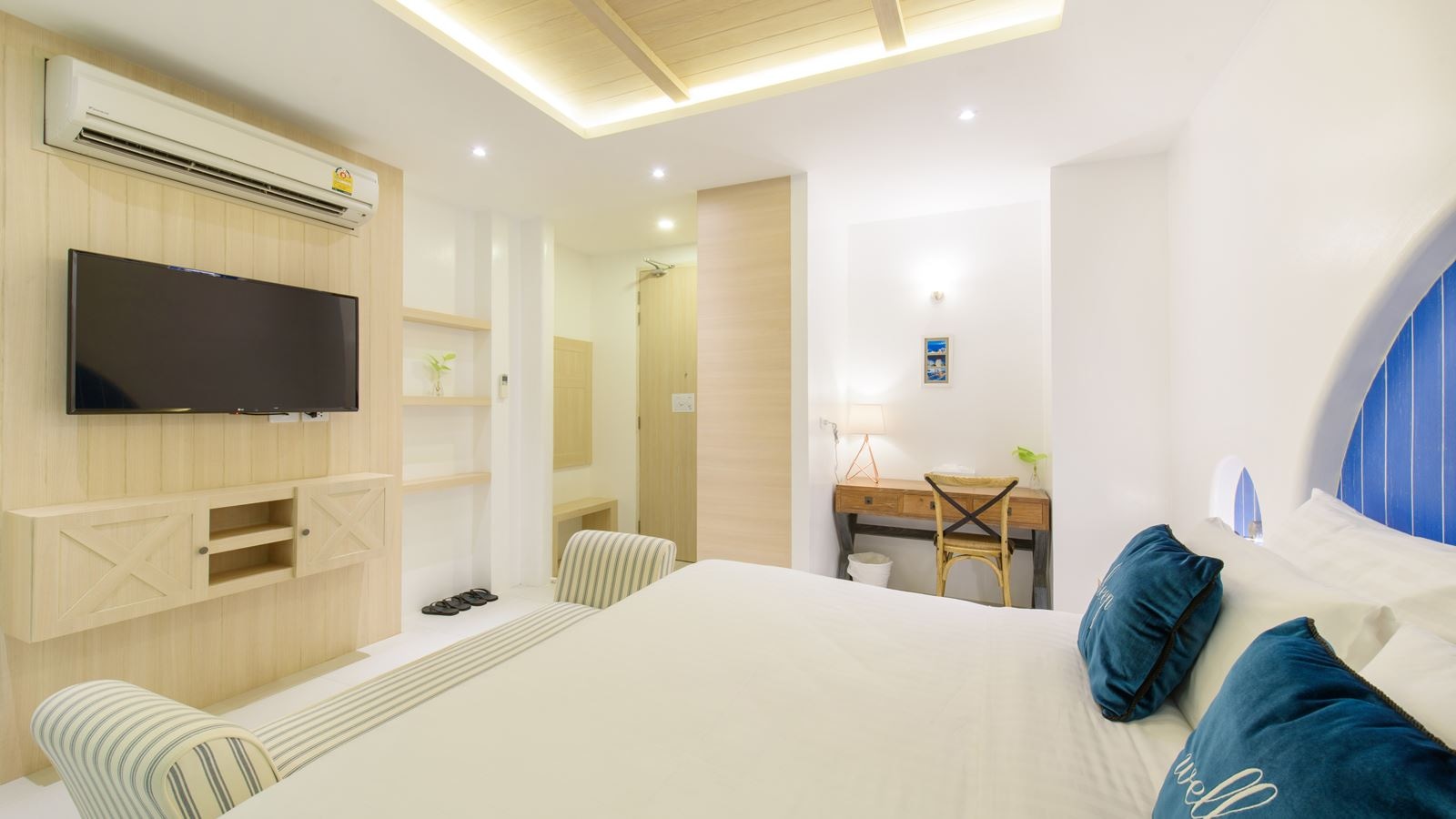 rooms-deluxe-jacuzzi-room