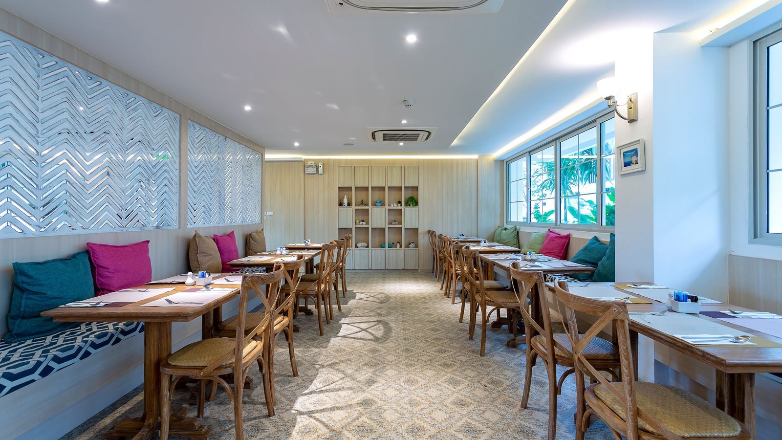 restaurants-fira-restaurant