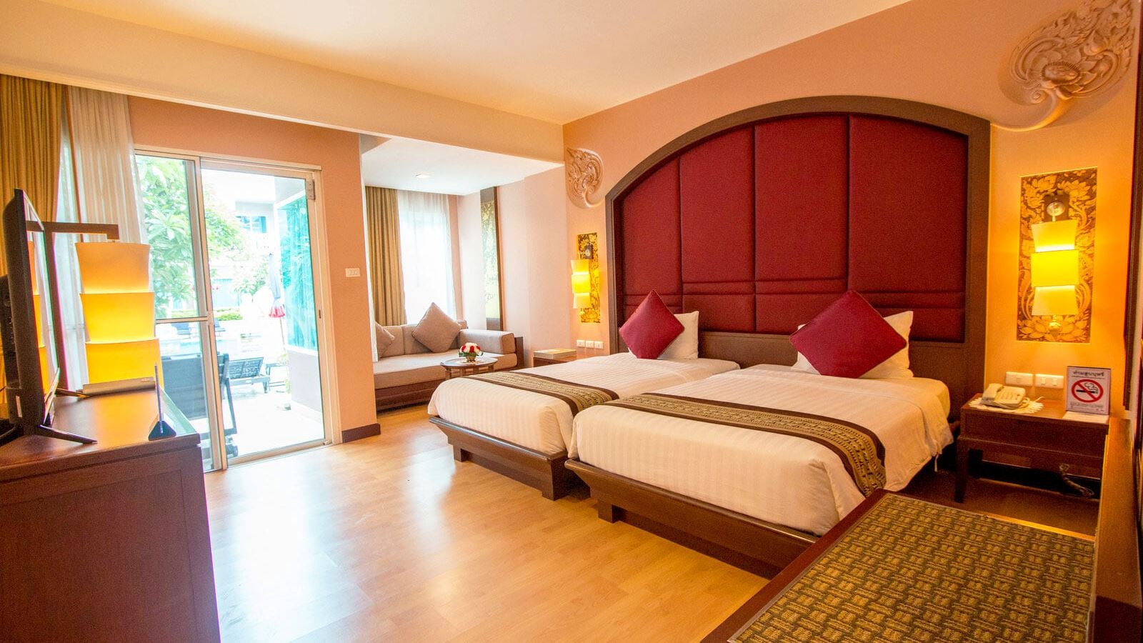 rooms-deluxe-pool-view