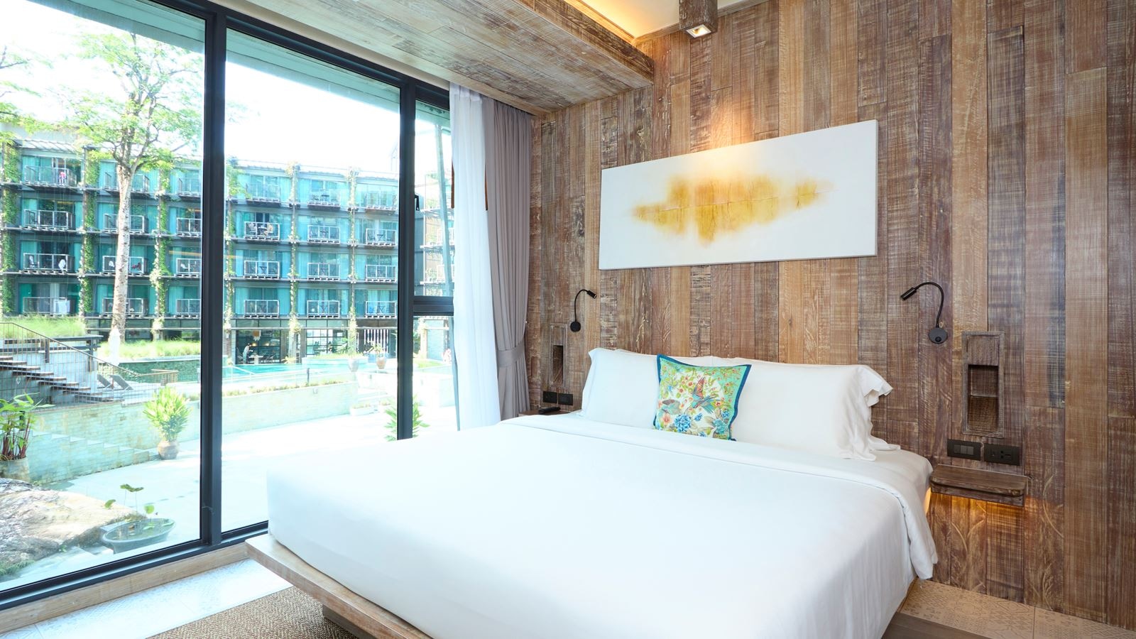 rooms-1-bedroom-suite-pool-view