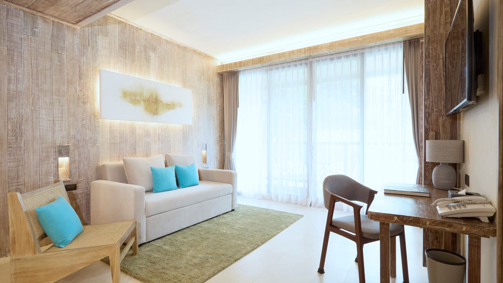 rooms-1-bedroom-suite-pool-view