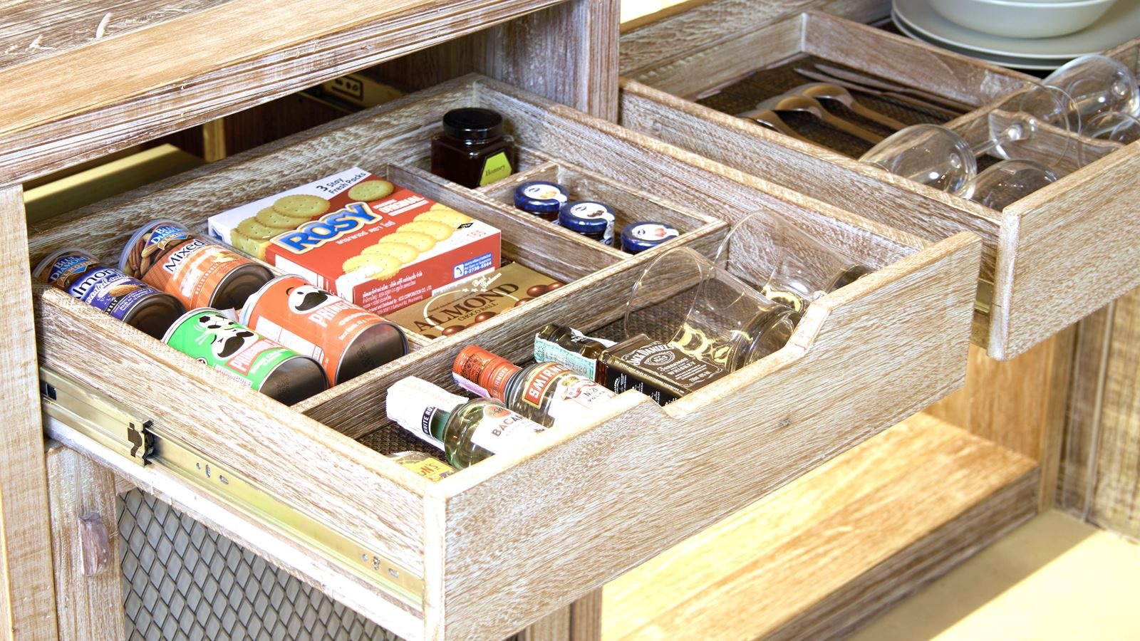 rooms-1-bedroom-suite-pool-view