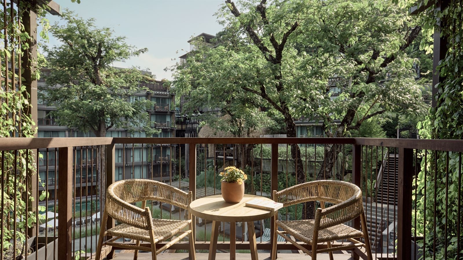 rooms-premium-pool-view