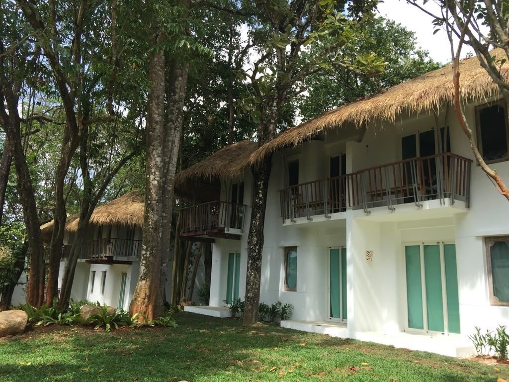 rooms-tropical-garden-pool-view
