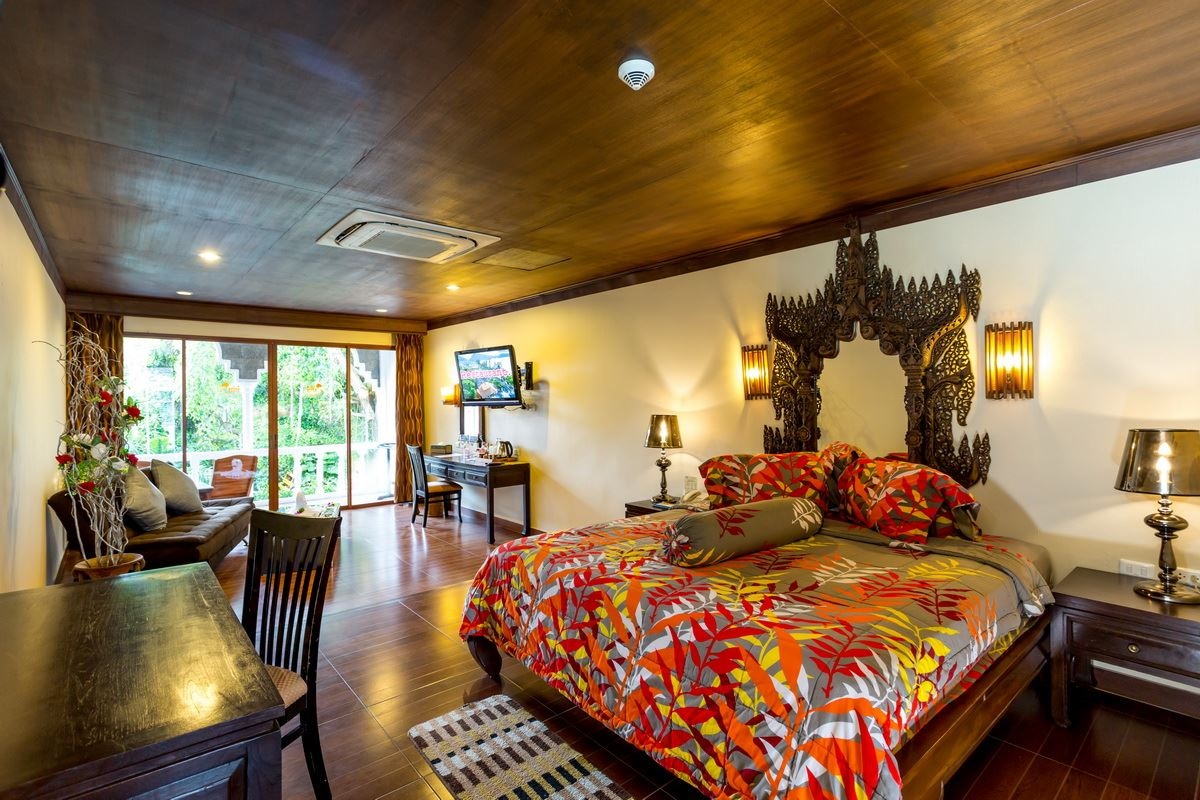 rooms-deluxe-family-room