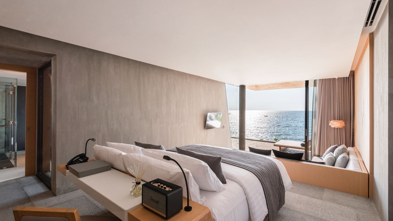 rooms-beachfront-grand-pool-villa