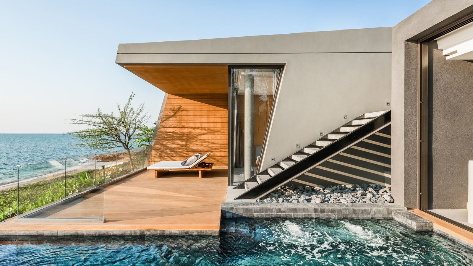 rooms-beachfront-grand-pool-villa