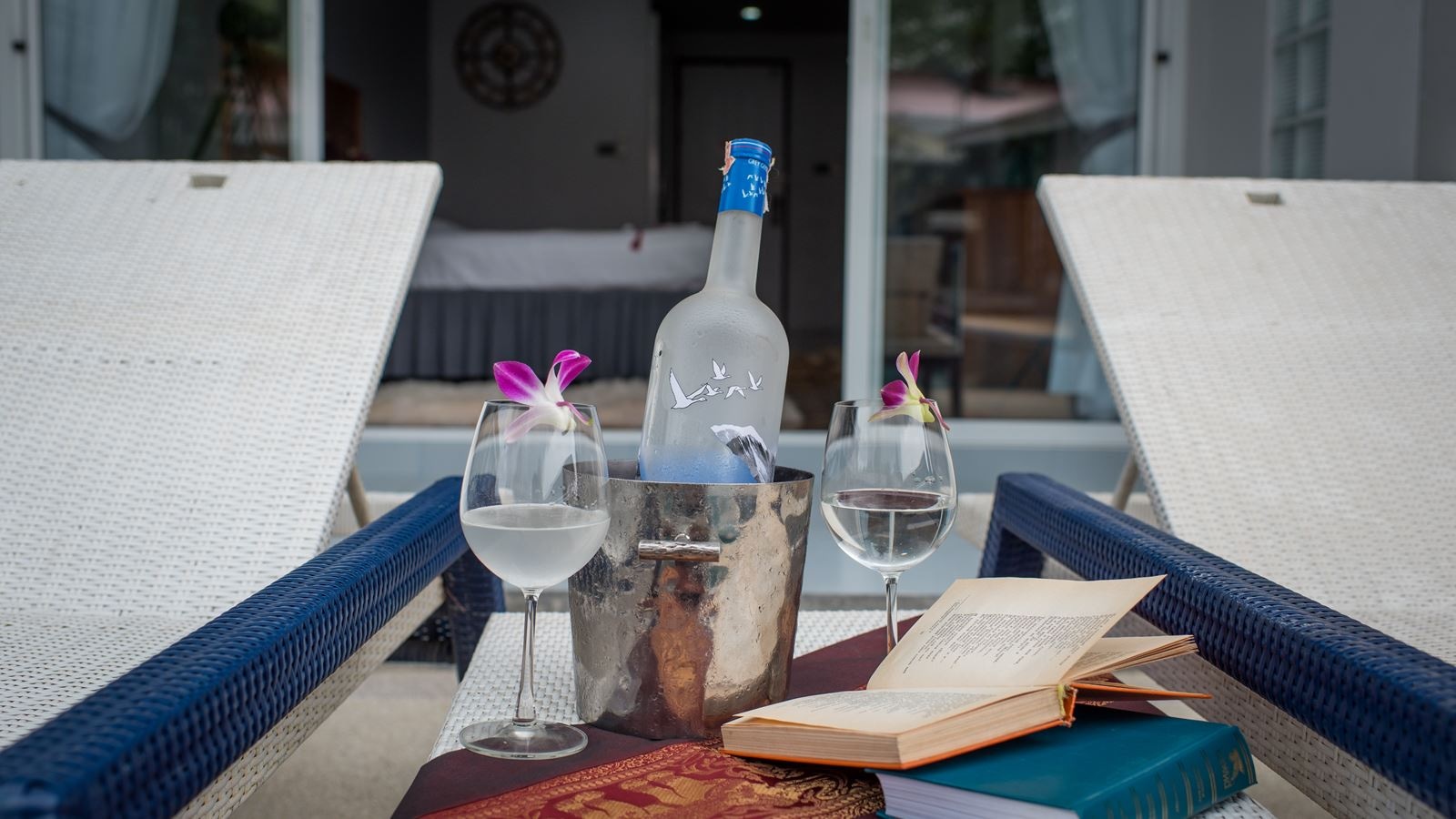 rooms-deluxe-poolside