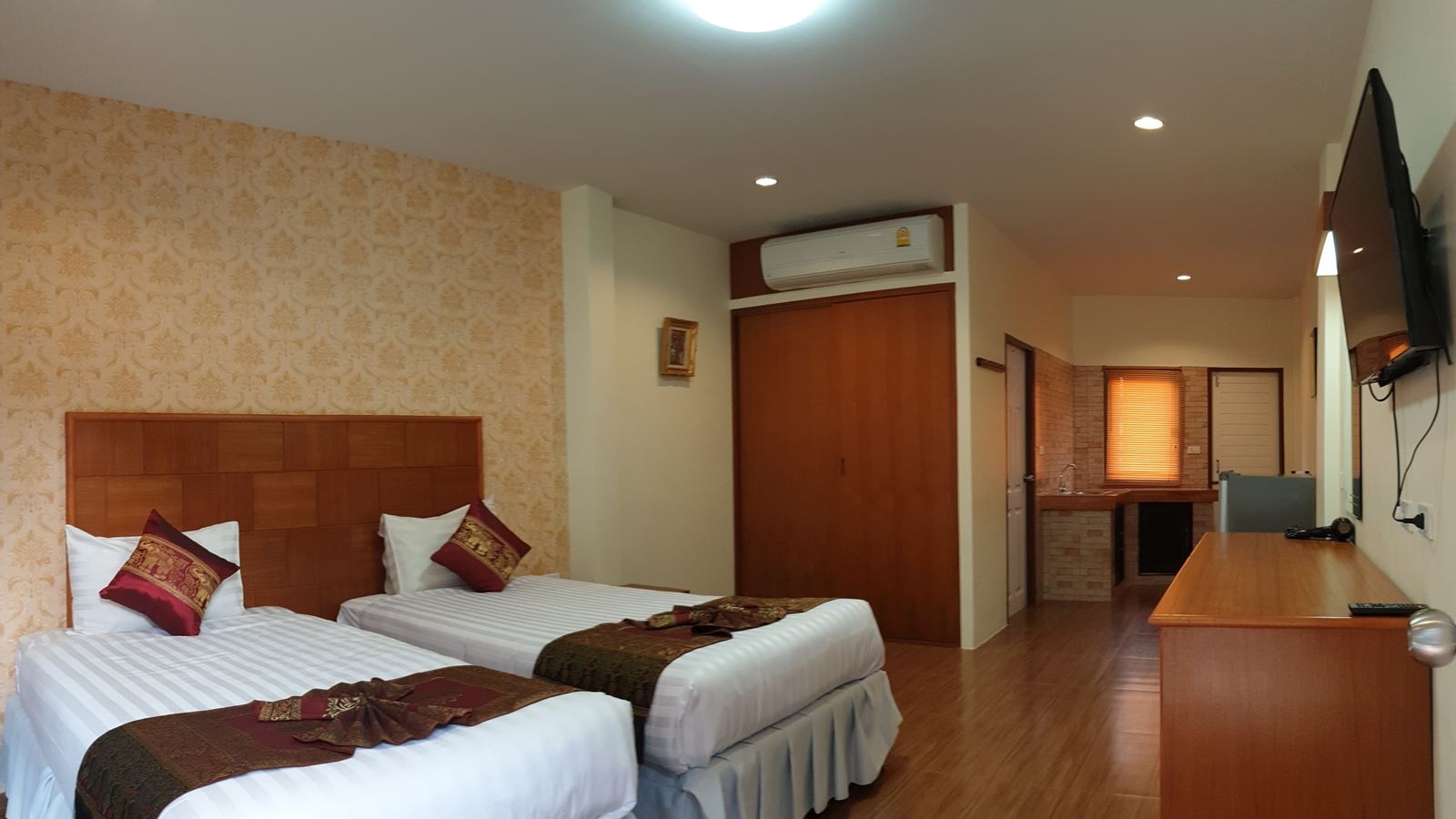 rooms-deluxe-room