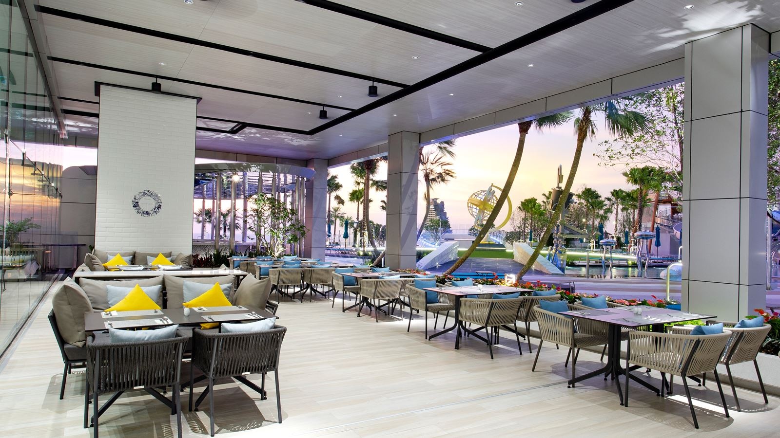 restaurants-waves-and-wind