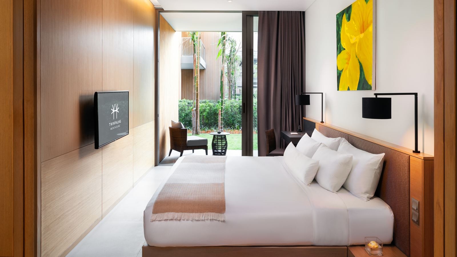 rooms-grand-azure-pool-suite