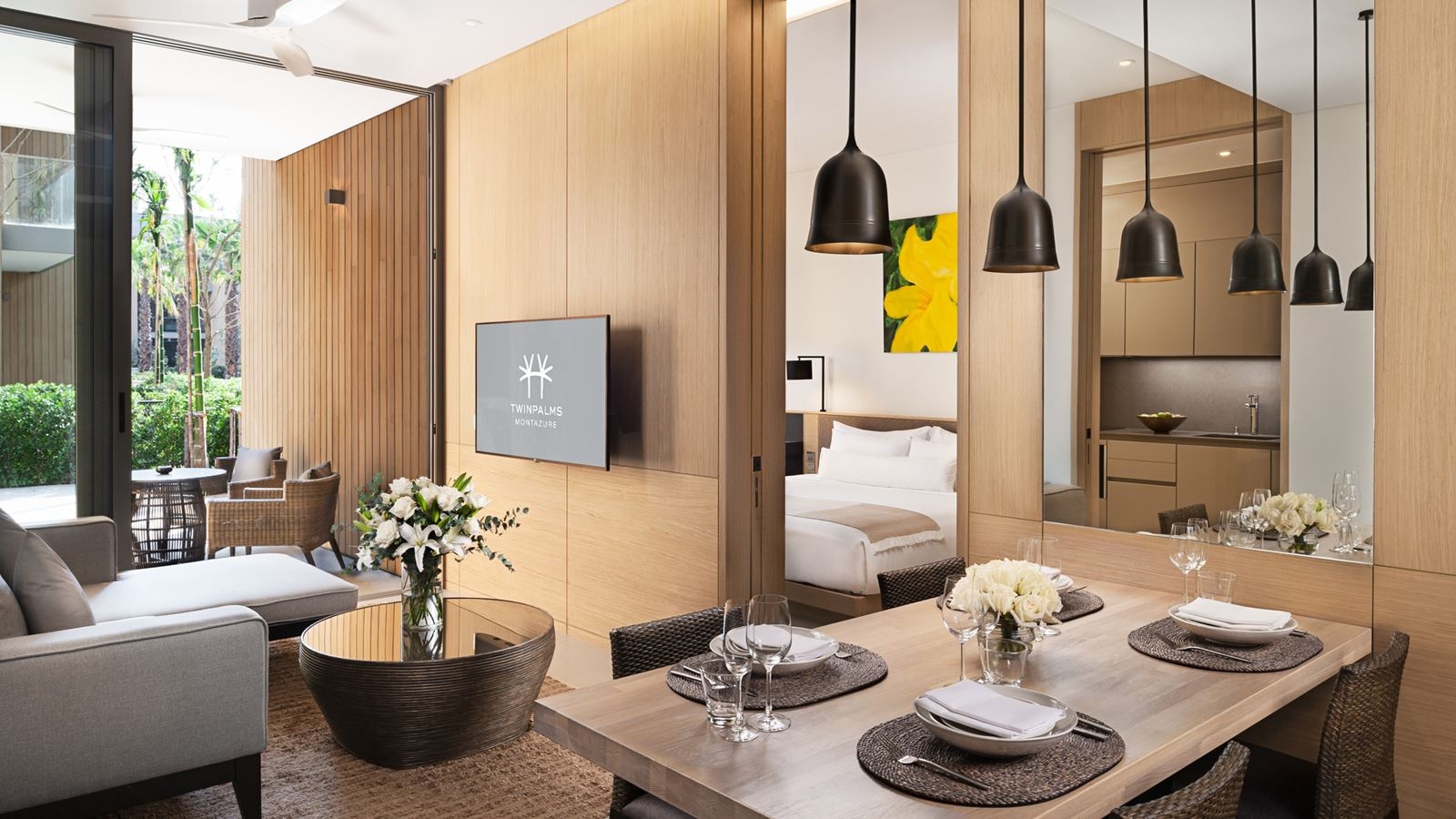 rooms-grand-azure-pool-suite