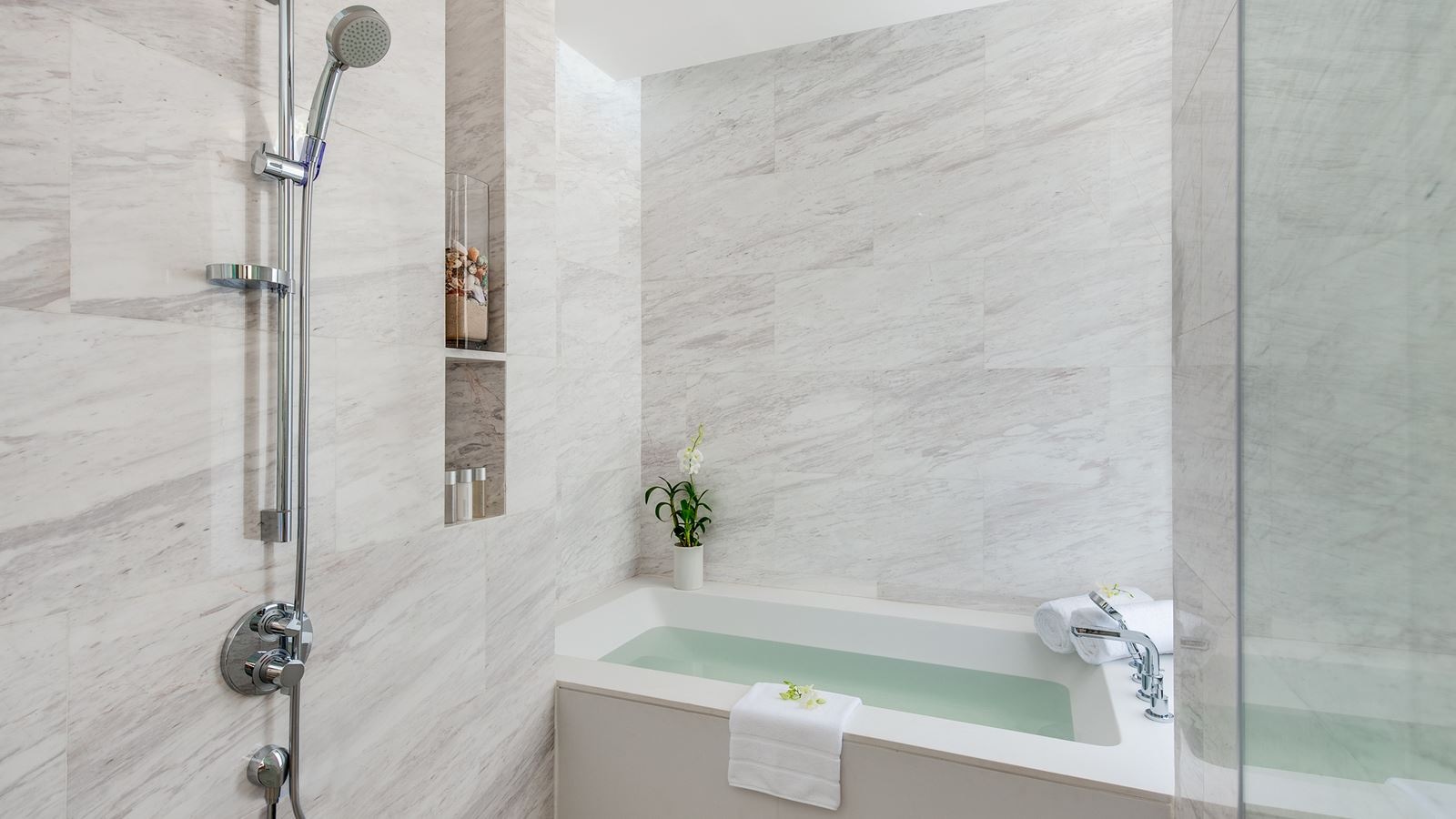 rooms-grand-azure-sea-view-pool-suite