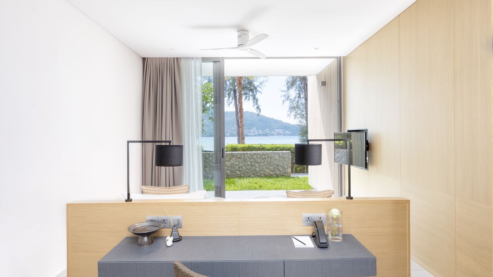 rooms-grand-azure-seafront-pool-suite-2bedroom