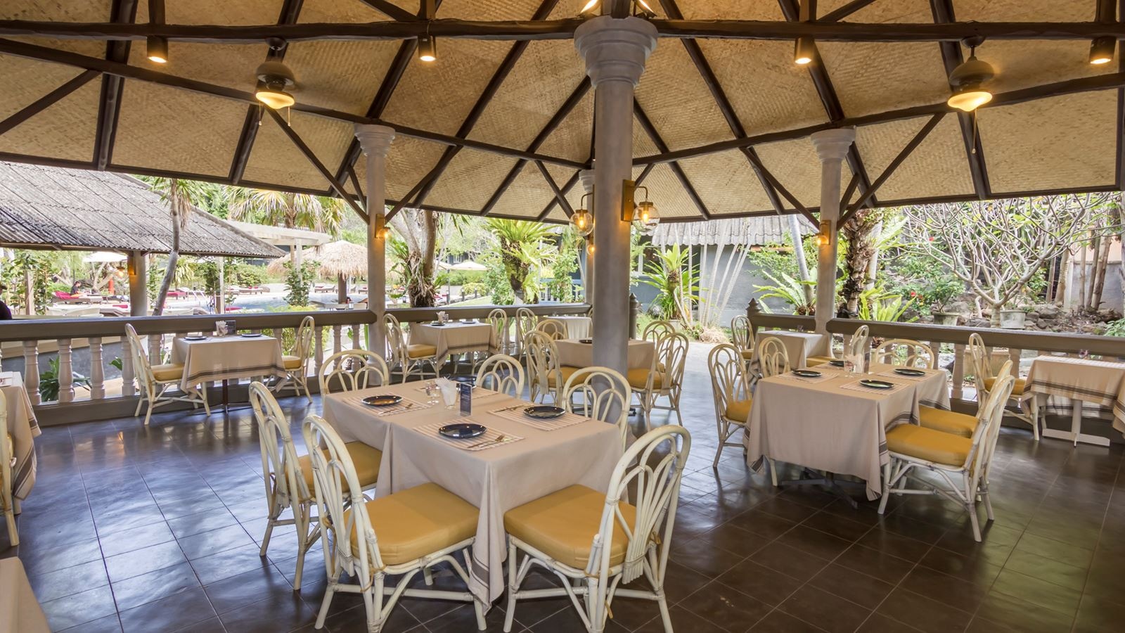 restaurants-lets-hyde-restaurant