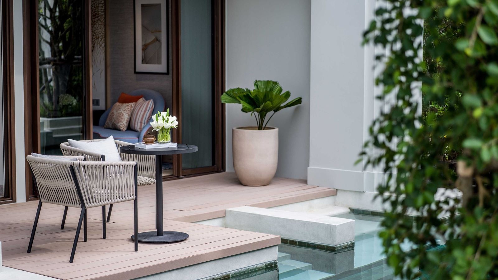 rooms-classic-pool-access-room