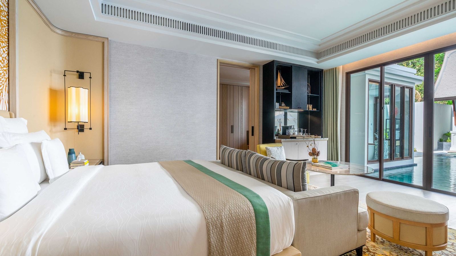 rooms-1-bedroom-villa-club-lounge-access