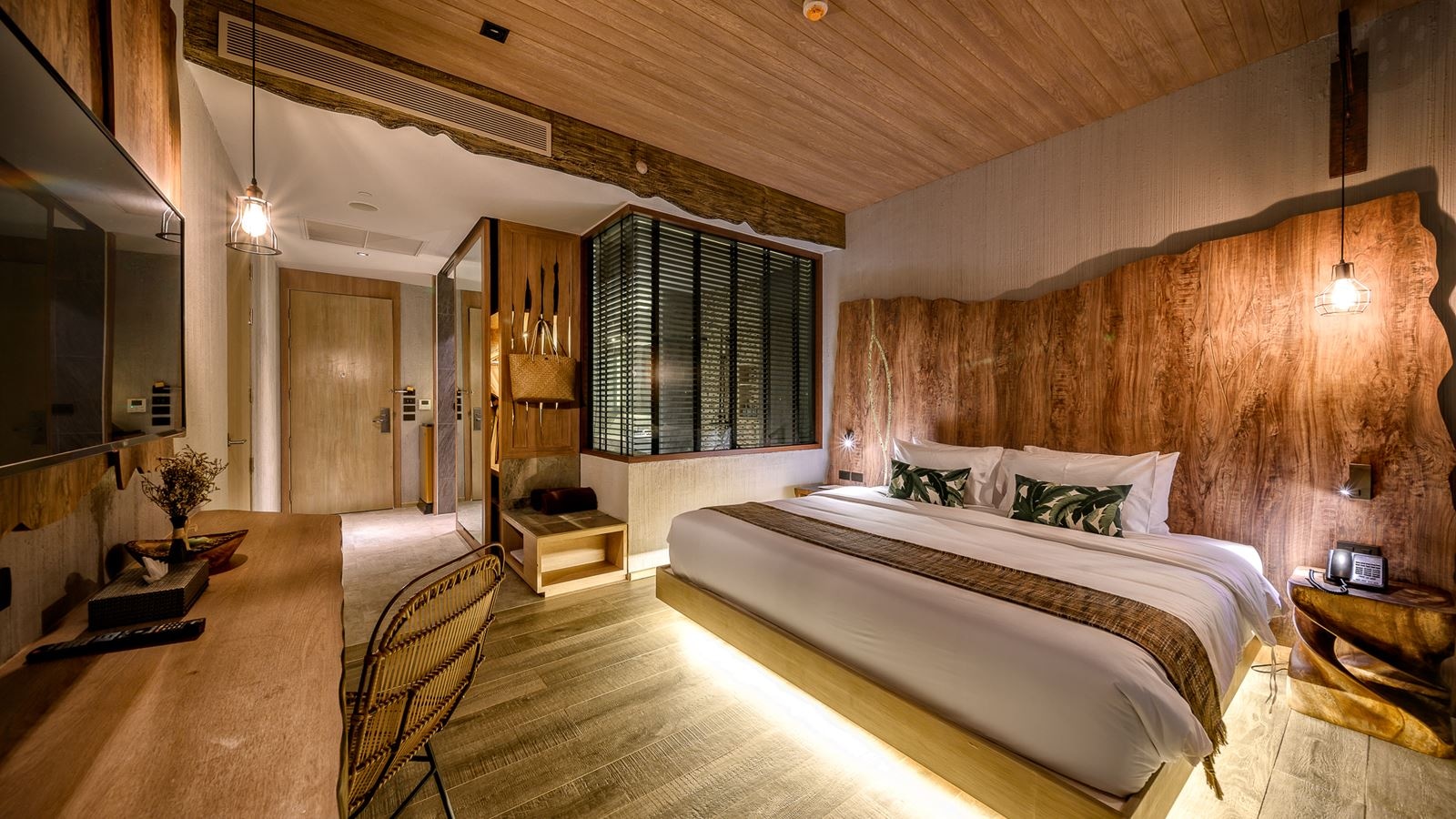 rooms-deluxe-pool-access