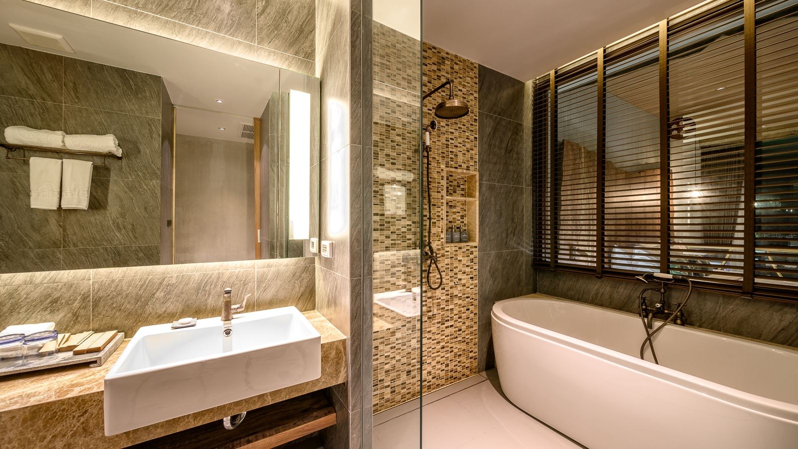 rooms-deluxe-pool-access