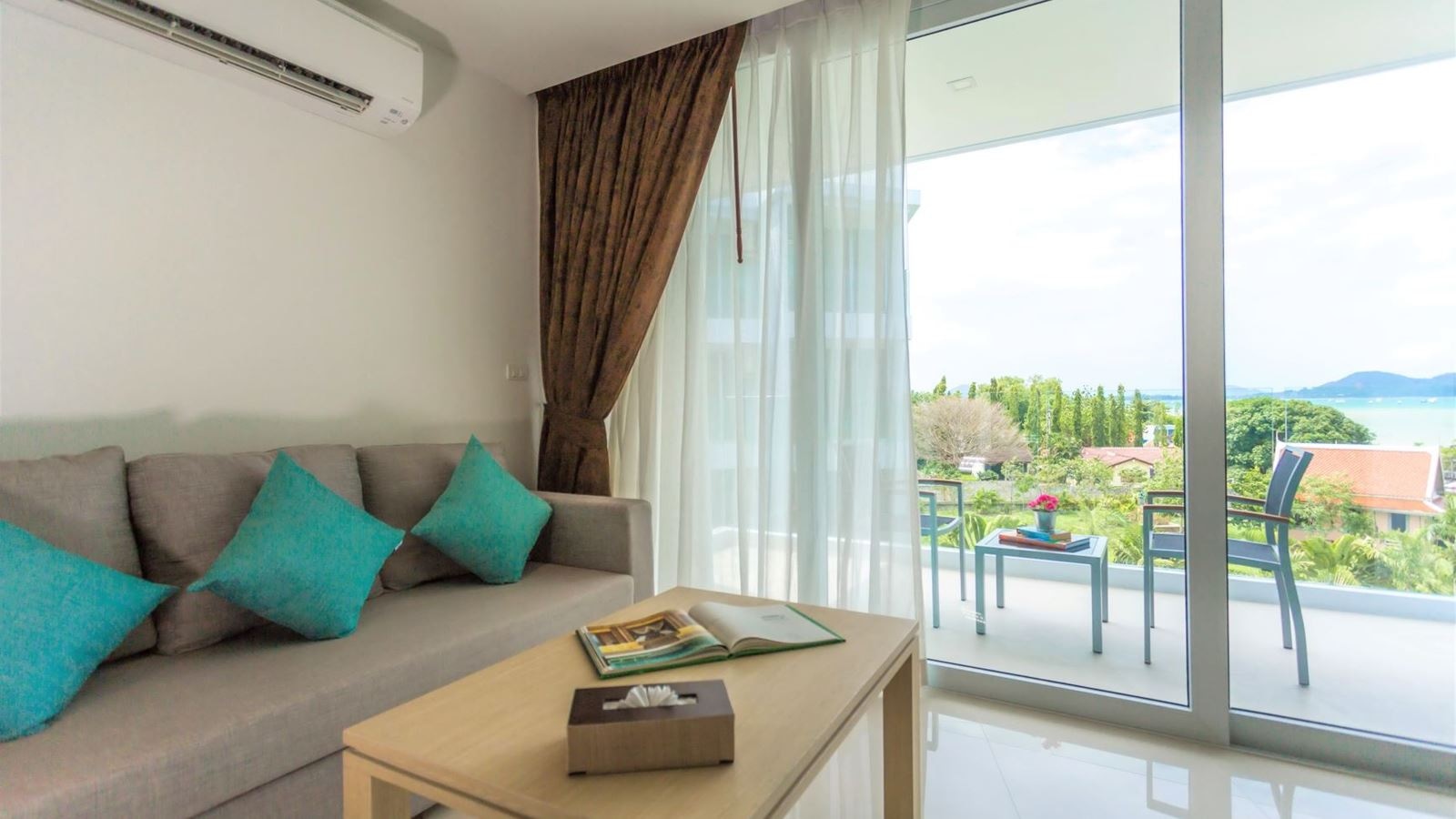 rooms-deluxe-seaview-room