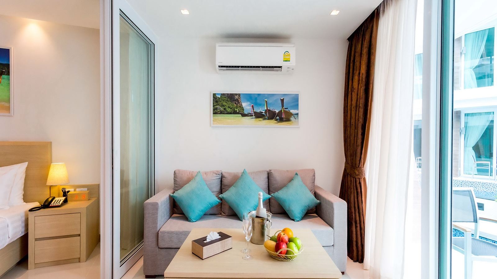 rooms-one-bedroom-pool-access