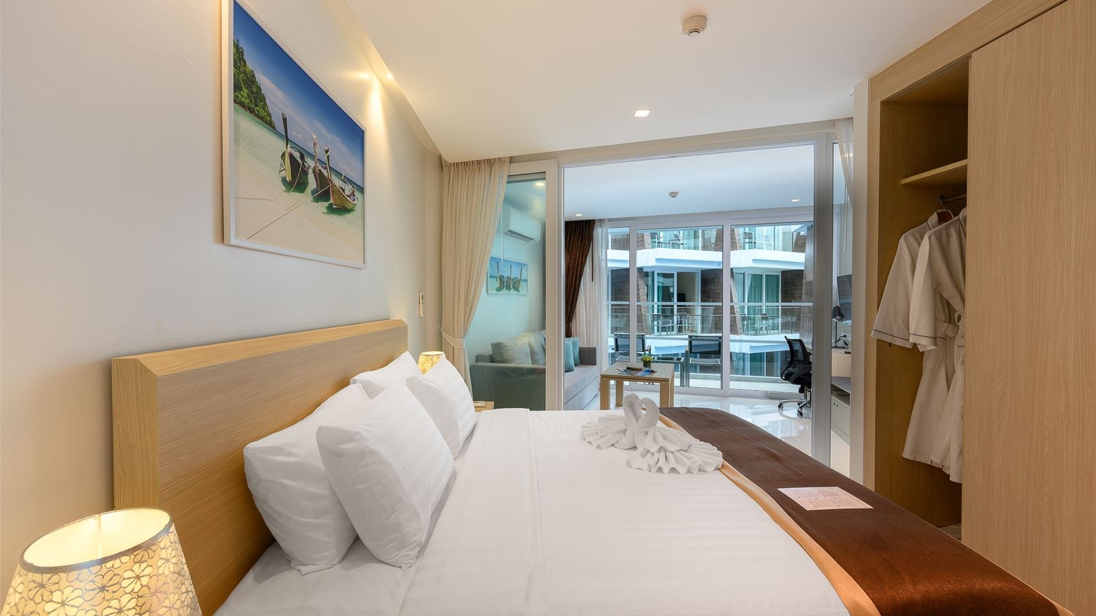 rooms-one-bedroom-seaview-suite