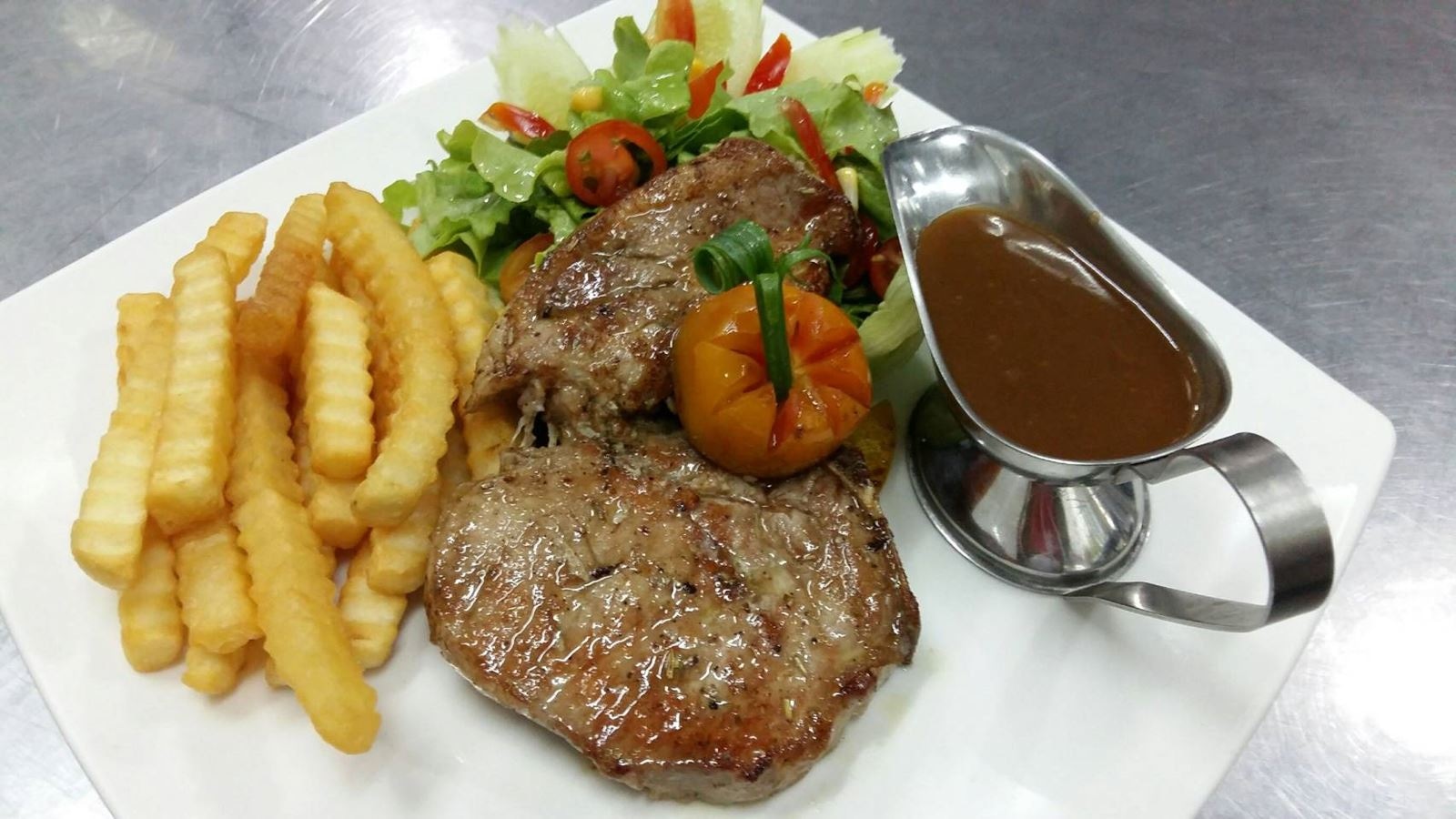 restaurants-hemingways-silk-restaurant