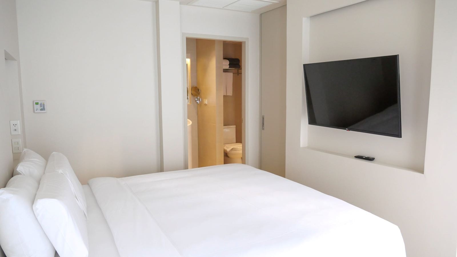 rooms-2-bedroom-pool-access