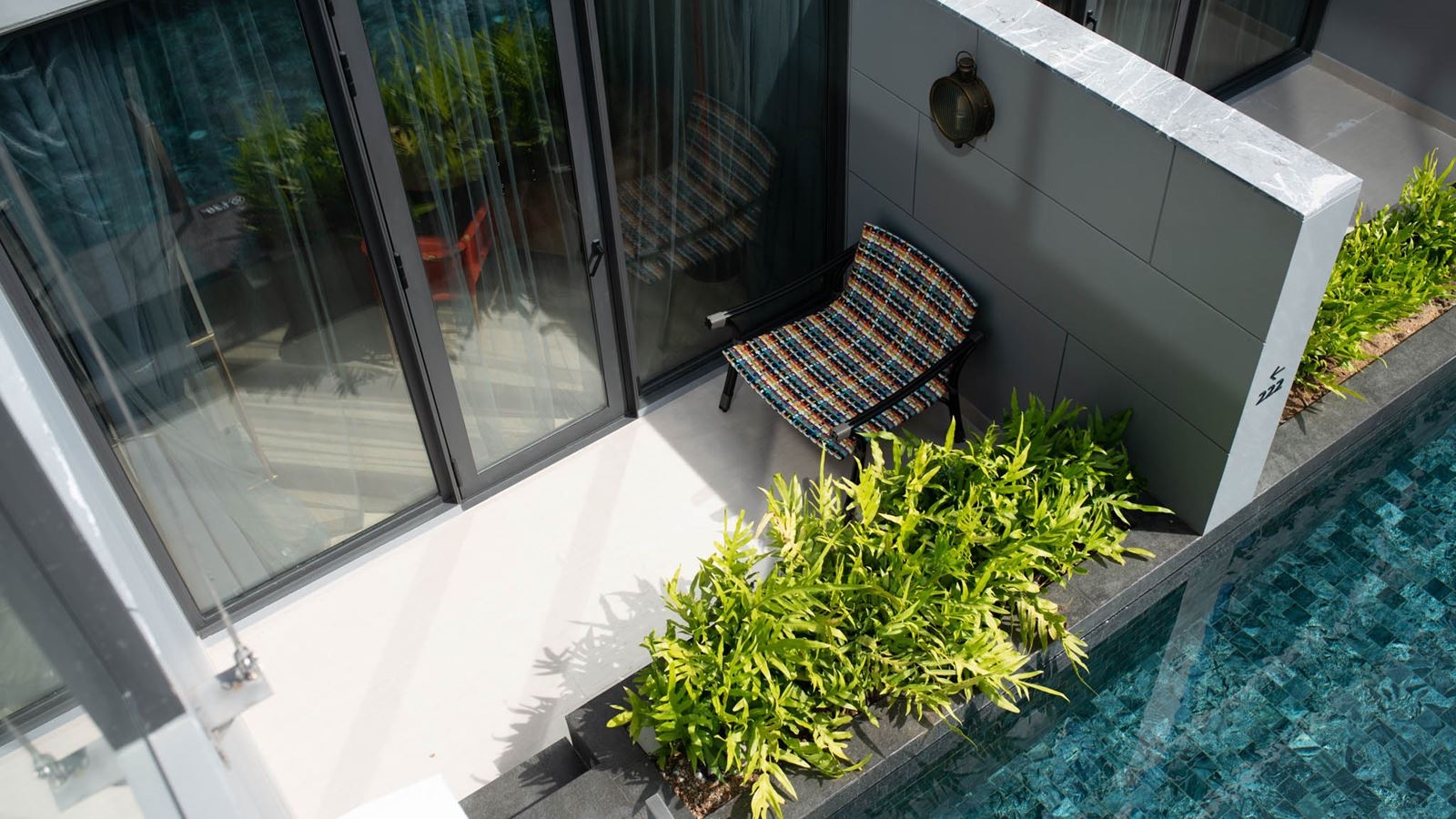 rooms-standard-pool-view