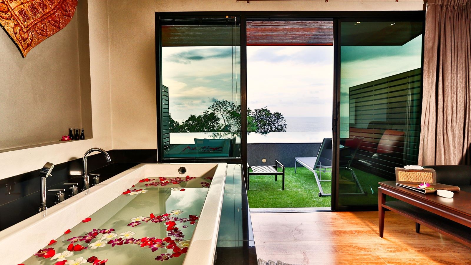 rooms-deluxe-with-pool-access-ocean-view