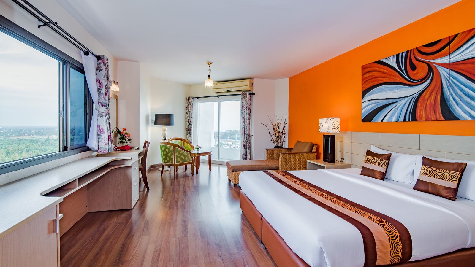 rooms-golden-premier-two-view-suite