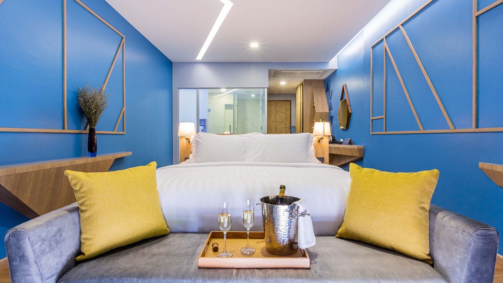 rooms-premier-garden-view