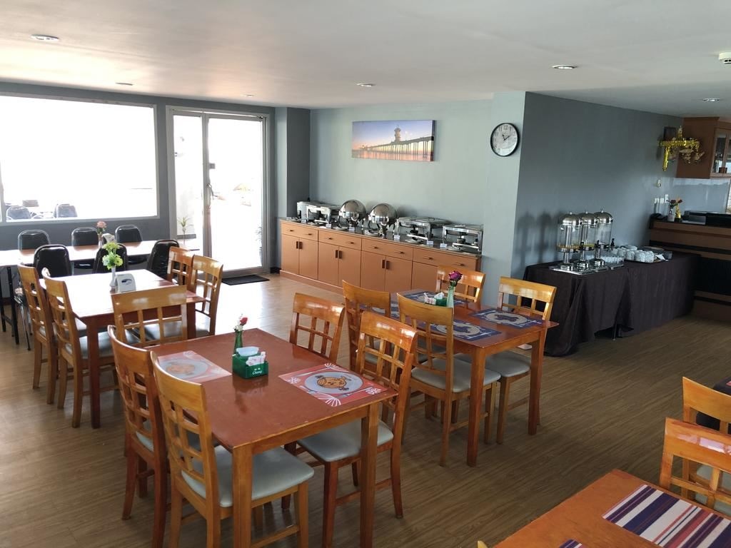 restaurants-the-oaks-bistro