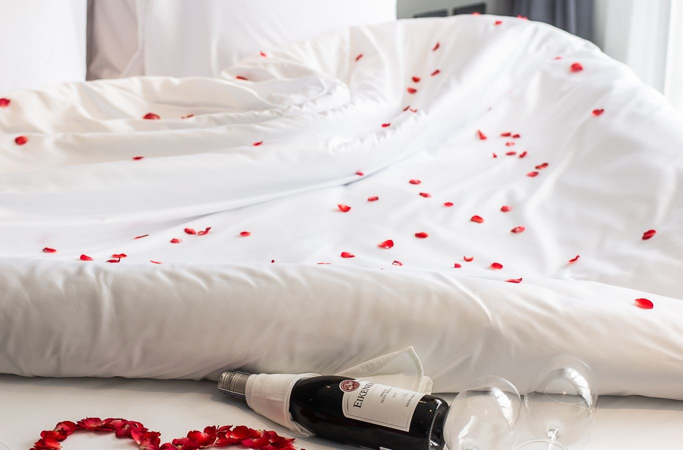 rooms-honeymoon-suite