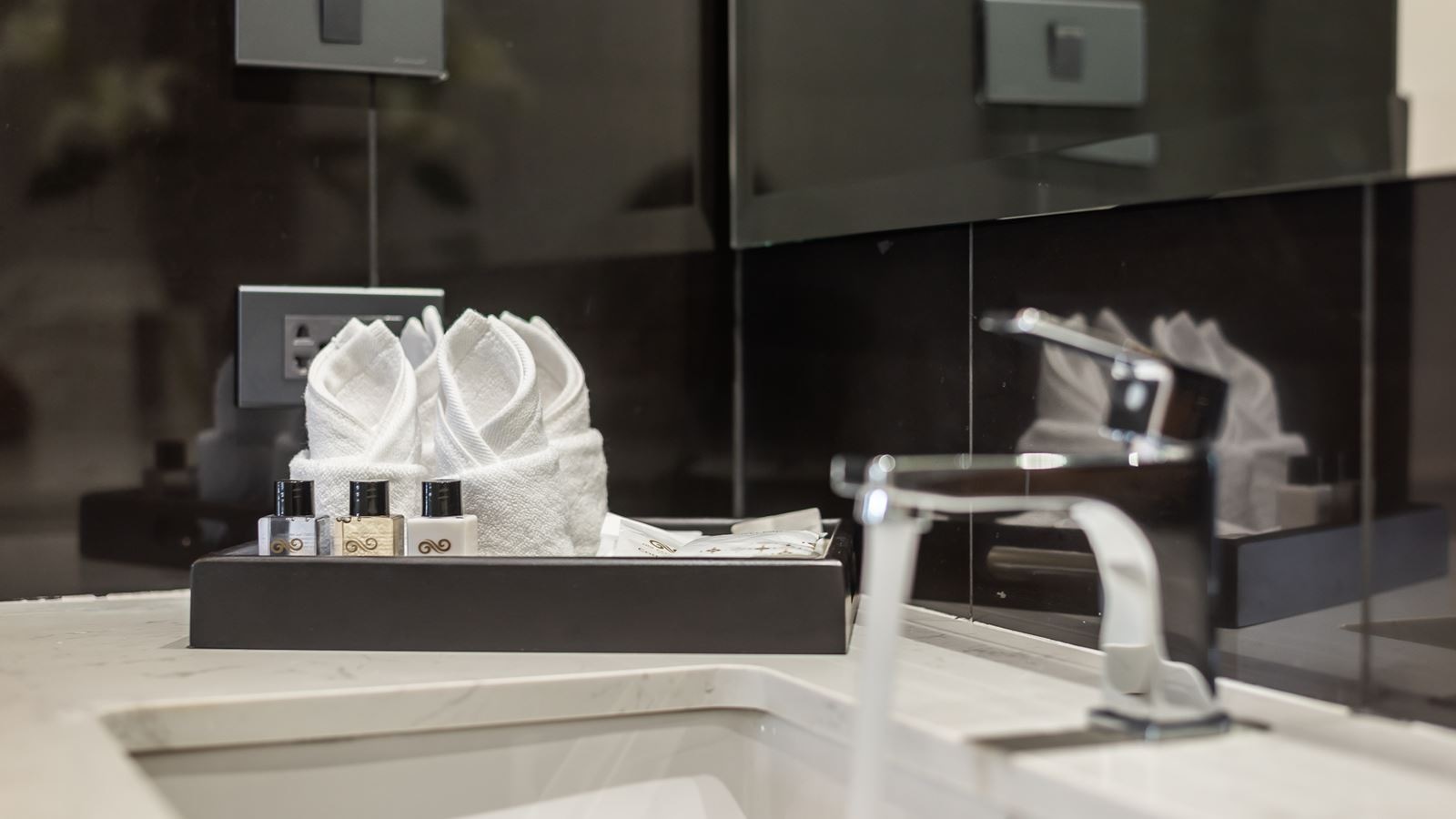 rooms-one-patio-suite