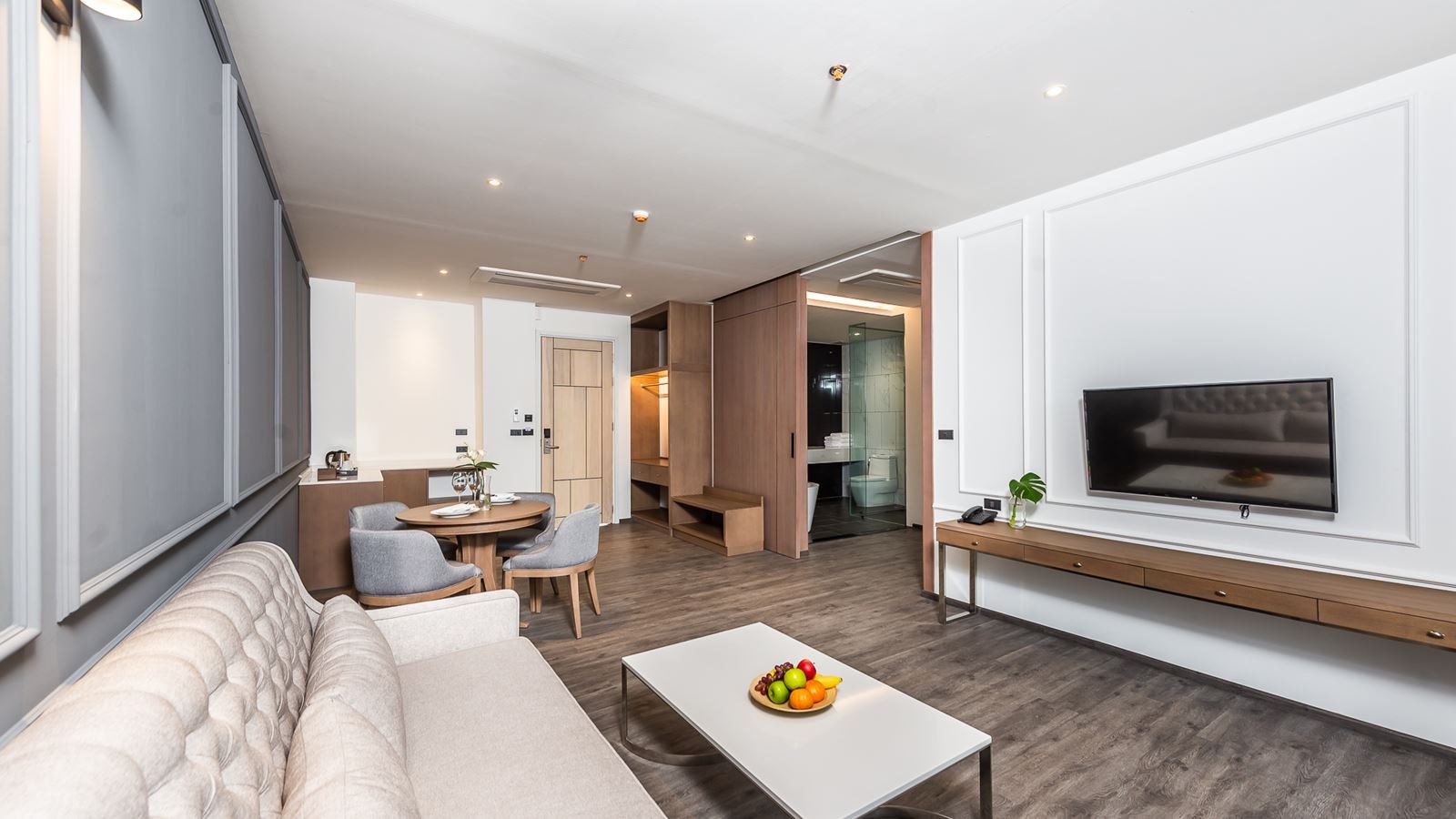 rooms-one-patio-suite