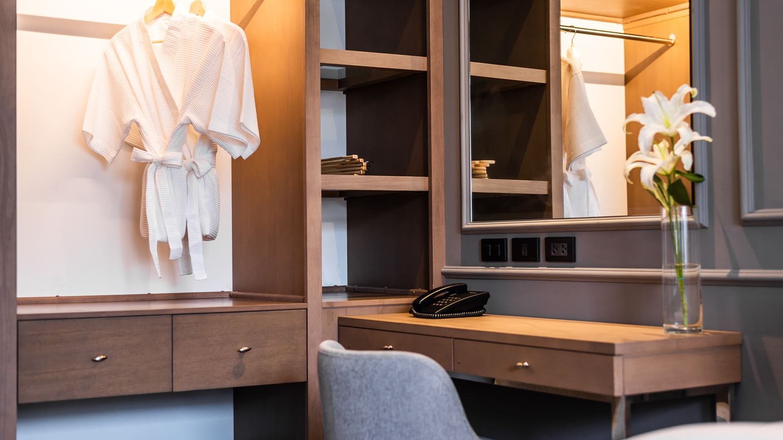 rooms-one-patio-suite