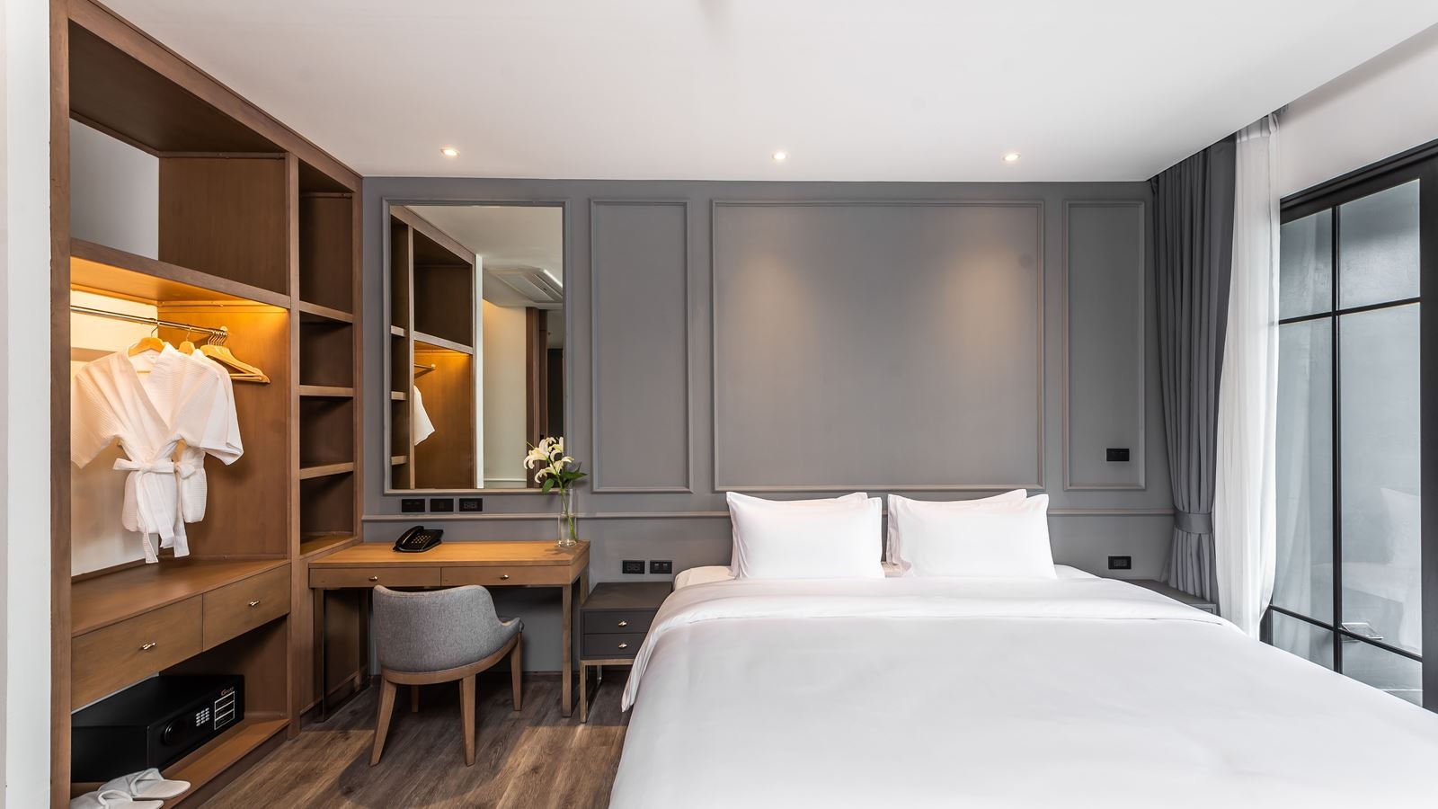 rooms-one-patio-pool-access