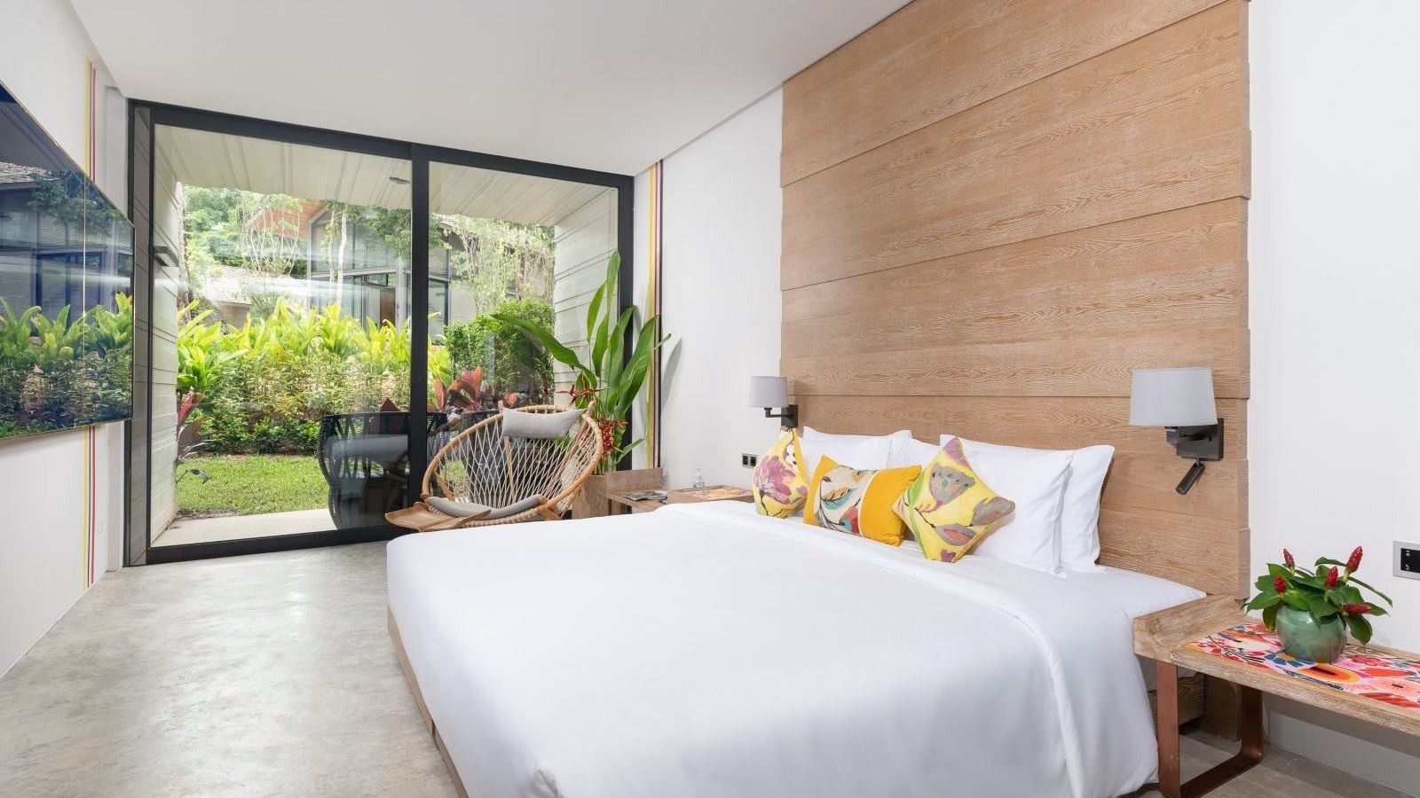 rooms-deluxe-pool-view