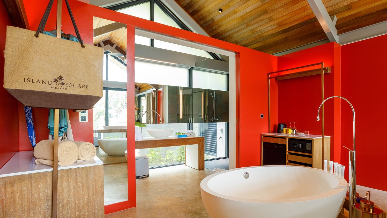 rooms-onebedroom-lagoon-villa