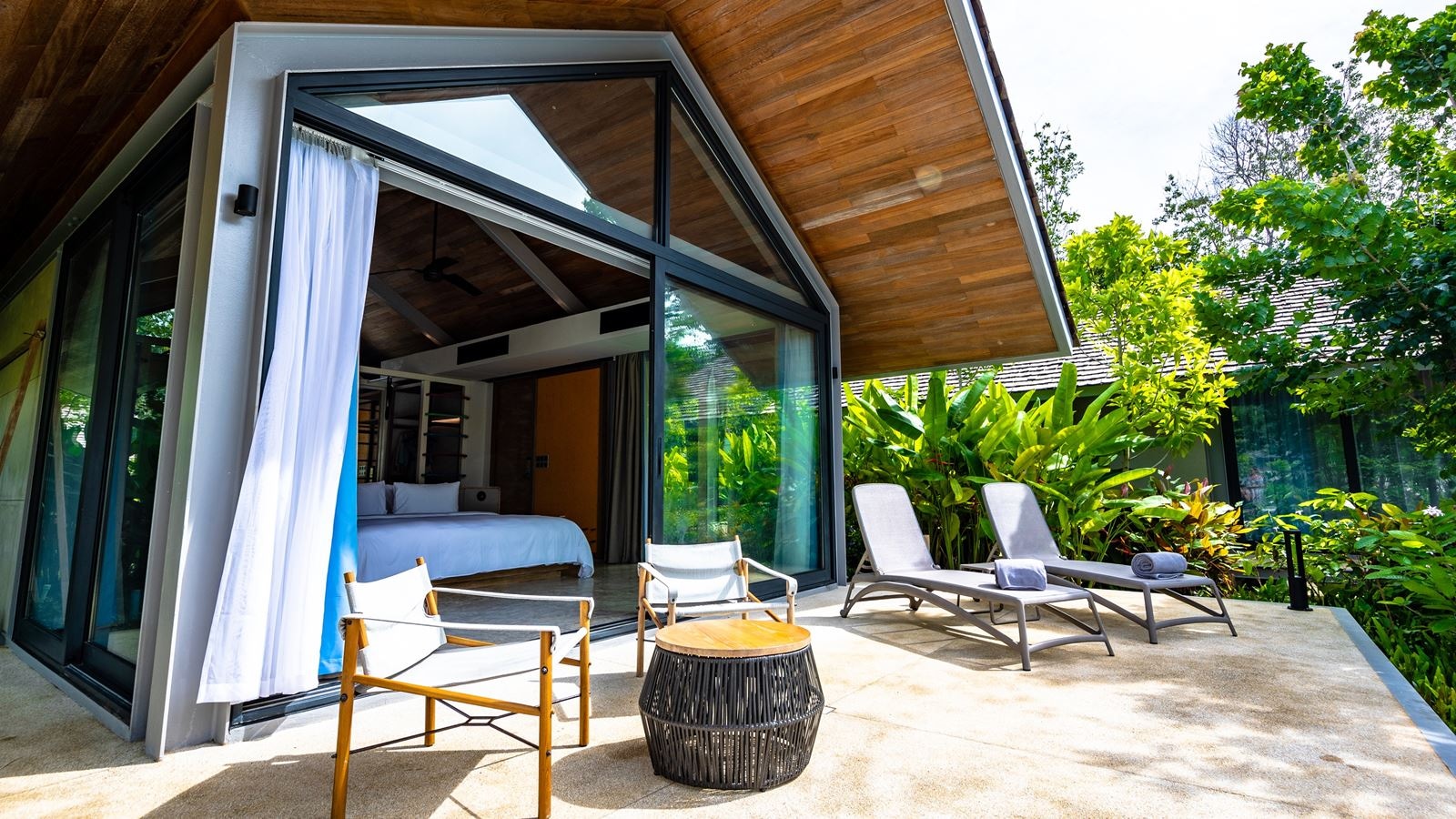 rooms-onebedroom-villa-garden-access