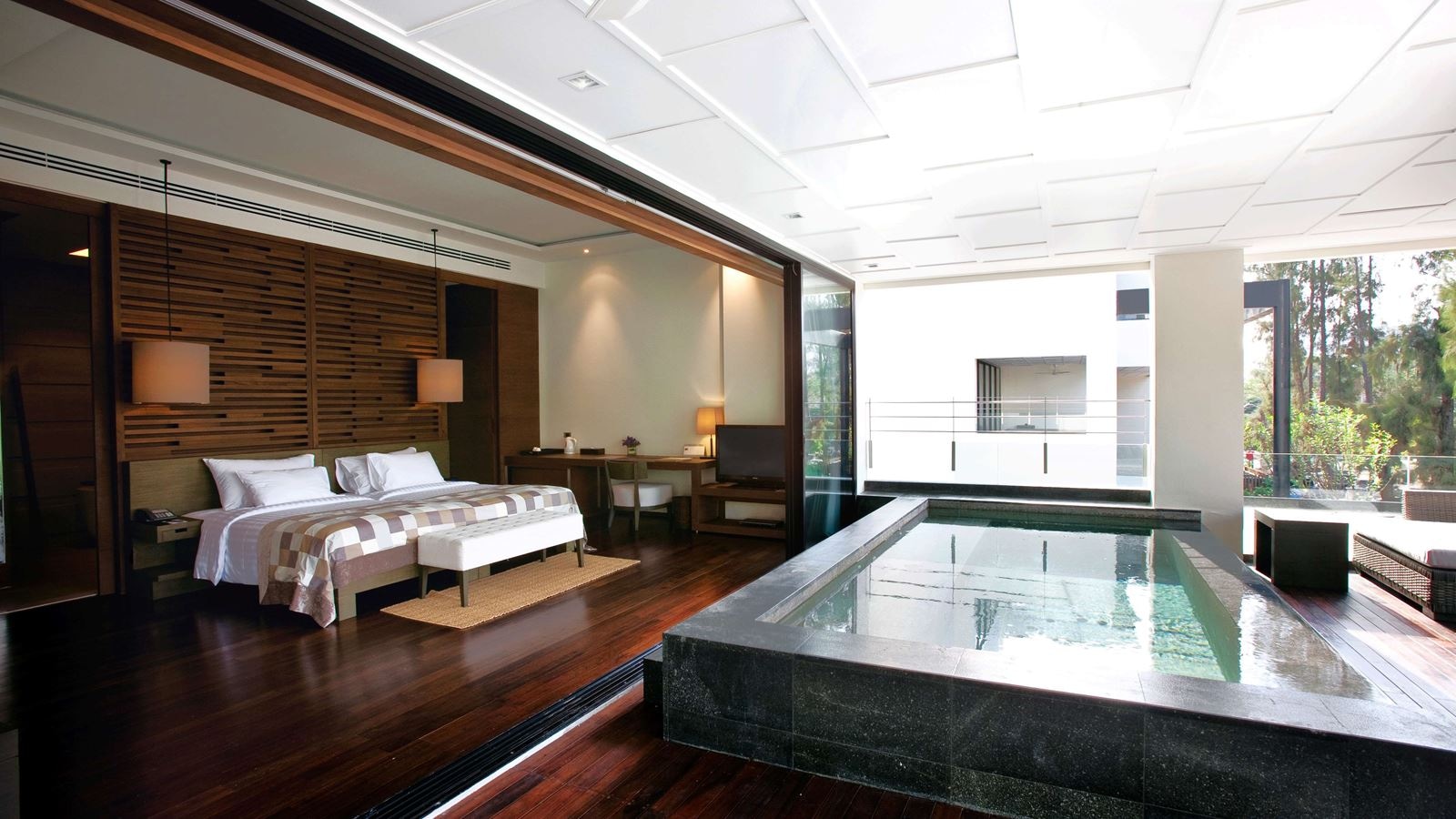 rooms-sky-pool-suite