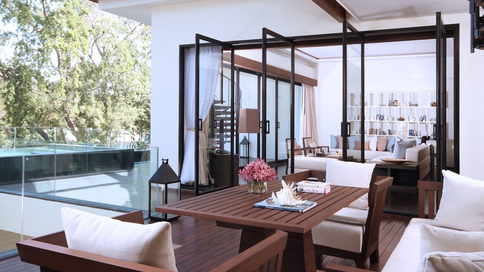 rooms-nidhrarom-suite