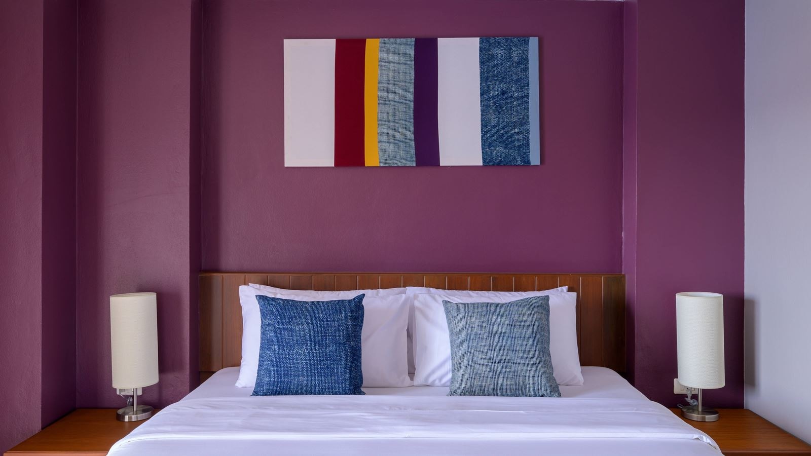 rooms-deluxe-room-pool-view